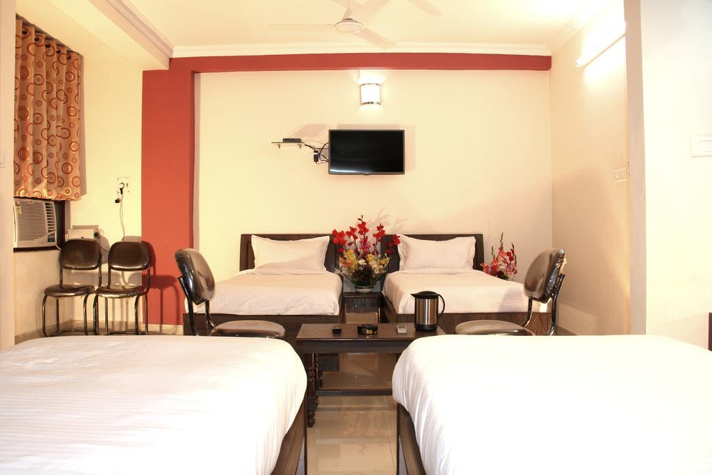 Hotel Shanta Vs Continental Lucknow Camera foto